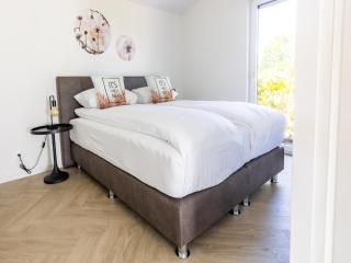 Chalet by Pond in Holiday Park - Veldhoven - 7