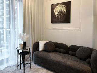 Exclusive Lakeview Haven - Zada Tower by Keyrock Living - 4