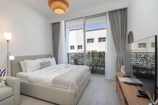 Bright & Airy Studio in JVC - Dubai - 8