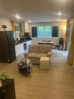 Lanta Sunshine Residence Apt 1 One Bed Apartment with AC and Work Space - Ko Lanta - 9