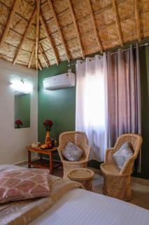 The Hideout Cottage and Restaurant - Hampi - 3