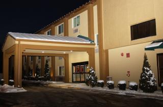 AmericInn by Wyndham Woodstock IL - Woodstock - 9