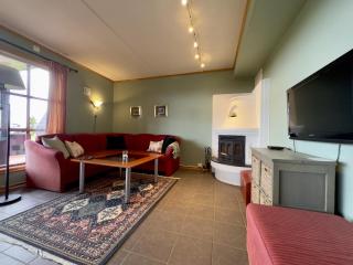 Homey Apartment Steps from Dining and Activities! - Beitostøl - 7