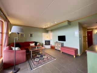 Homey Apartment Steps from Dining and Activities! - Beitostøl - 6