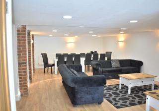 Beautiful Thatched Cottage with Outdoor Pool, Secure Garden, Dog & Family Friendly! Chichester Holiday Properties - 8
