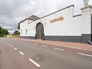 Cozy Farmhouse in Bemelen with Terrace - Bemelen - 3