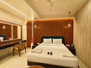 Hotel Vaishnavi - Solapur - 0