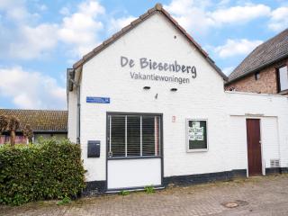 Serene Holiday Home in Ulestraten with Terrace - Ulestraten - 9