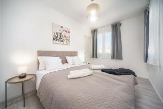 Sunlit Heaven 2-BDR Apartments - Budapest - 9