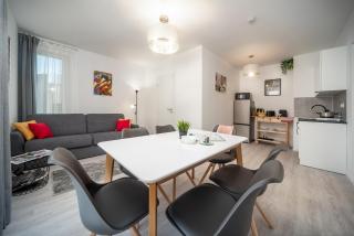 Sunlit Heaven 2-BDR Apartments - Budapest - 8