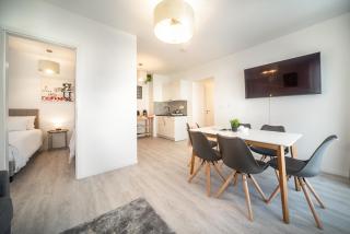 Sunlit Heaven 2-BDR Apartments - Budapest - 1