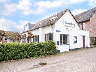 Serene Holiday Home in Ulestraten with Terrace - Ulestraten - 2