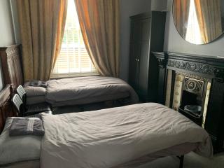 Bumble Bee Lodge - Woolwich - 3
