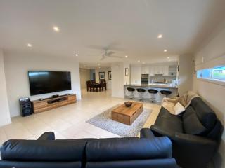 Sun-lovers Beach House - Walk to beach/shops! - 9