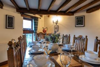 The Threshing Barn - Stunning 5 Bedroom Retreat! - 1