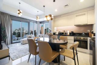 Modern 3-Bedroom Apartment with Breathtaking City Views - 8