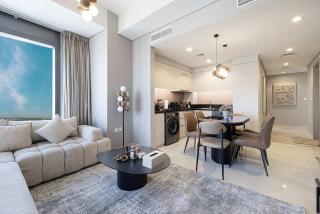 Modern 3-Bedroom Apartment with Breathtaking City Views - 6