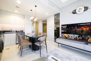 Modern 3-Bedroom Apartment with Breathtaking City Views - Dubai - 3