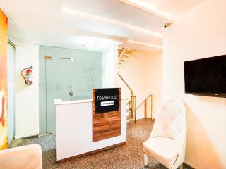Super Townhouse Pitampura West Enclave - Nova Deli - 2