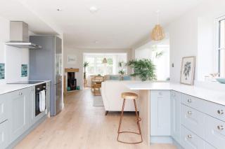 Mariners: Stylish Beachside Getaway with Sea Views - East Wittering - 7