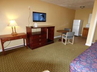 Economy Inn & Suites - 5