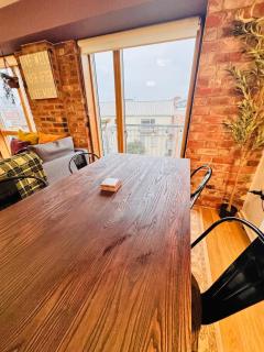 12 Homely & Charming 2 Bed Sleeps 6 balcony - 5