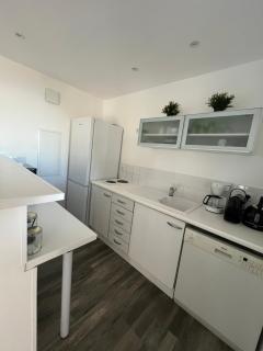 Bas de villa, vue mer, terrasse, clim, piscine - Tolone - 8