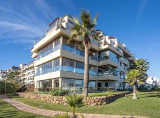 Sky-High Luxury Panoramic Sea Views & Expansive Terraces in this La Duquesa Penthouse - Manilva - 4