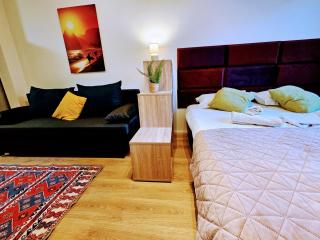 LIVE-INN PRAGUE APARTMENTS, Private Garden, Free Parking & Gym, Roof Terrace, Lounge & Game Room - 6