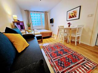 TERRACE-VIEW PRAGUE APARTMENTS for Business & Leisure, FREE PARKING & Gym, Near Metro & Aqua Sport Centre - 4