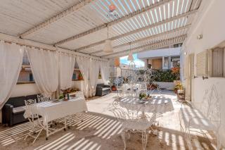 Palazzo Grassi by Vivimy - 1