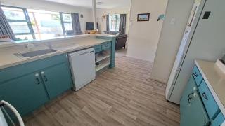 Room for The Family - Bowentown Bach - 6