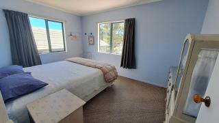 Room for The Family - Bowentown Bach - Waihi Beach - 3