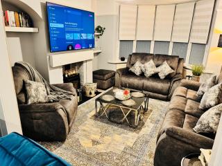 Elegant 4BR Home: Stylish Comfort Retreat - Derwent Haugh - 5