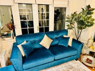 Elegant 4BR Home: Stylish Comfort Retreat - Derwent Haugh - 4