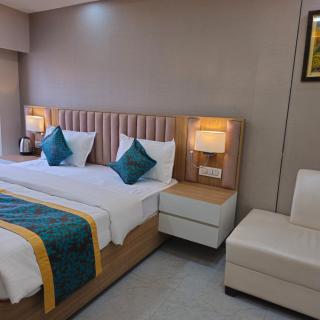 Hotel Shree Sadhna - Vrindavan Chhatikara Road - 0