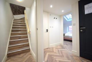 CITYeSCAPE - 2BR Top Floor Penthouse NQ - Manchester - 9