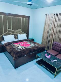 Royal Residency Guest House Karachi - Karachi - 9