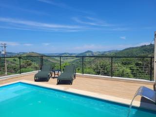 Casa nova, piscina e vista para as montanhas - 0