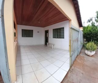 Casa grande e bem localizada - 3