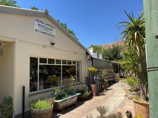 HERB GARDEN RESTAURANT & ROOMS - Springbok - 8