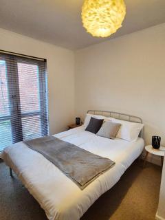 Ground floor apartment close to the train station and town centre - By ShireStays - Bicester - 4