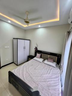 Home Abroad Guest House - - 6