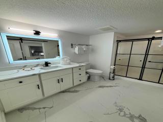 Vacation in Comfort and luxury - Updated 1BR King Bed Master Jacuzzi Suite - Wyndham Ocean Walk - Daytona Beach - 2