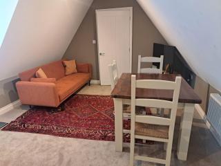 Trowel and Hammer Flat 1 - 3