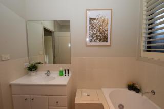 Entire 4 Bed Serene Sanctuary - 6