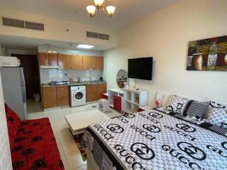 Premium Studio in Ajman Most Iconic Orient Towers - Ajman - 6