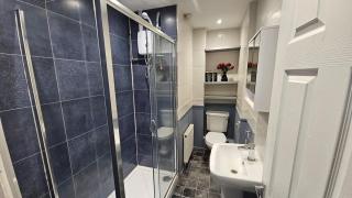4 bedroom, 2 bathroom house - 2