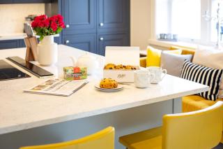 Exclusive 3 Bedroom Penthouse - 2 Bath & Mezzanine - Harrogate - 3