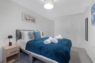 NEW! 4BR in Spencer street - - 8